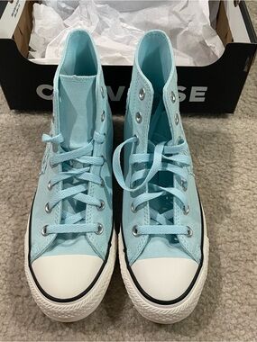 Converse Chuck Taylor Canvas High Top Flower Embroidery Lt Blue Women’s Size 8